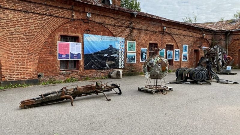 В Санкт-Петербурге создали арт-объекты из мусора с Балтики